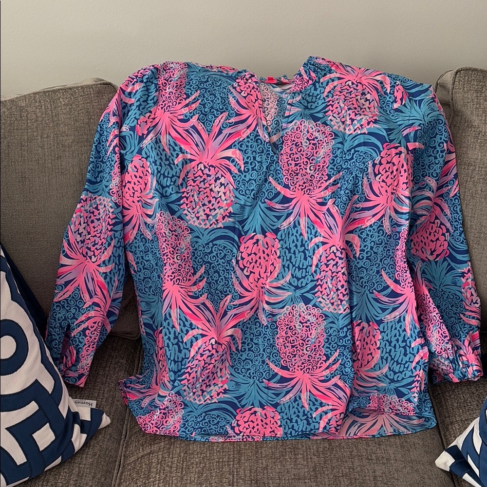 NWOT Lilly Pulitzer top with ruffle V neckline Sz 16
